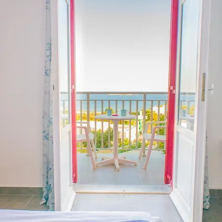 Ostria & Aparthotel Gavrio