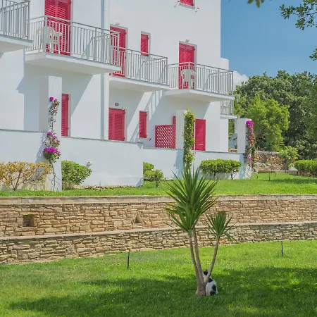 Aparthotel Ostria & 4*