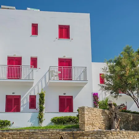 Ostria & Aparthotel Gavrio