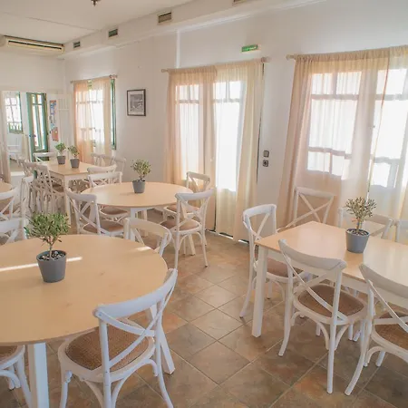 Ostria & Aparthotel Gavrio